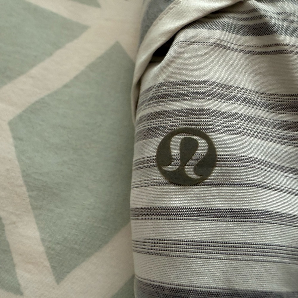 LULULEMON SPEED SHORTS 2.5” - Picture 3 of 5